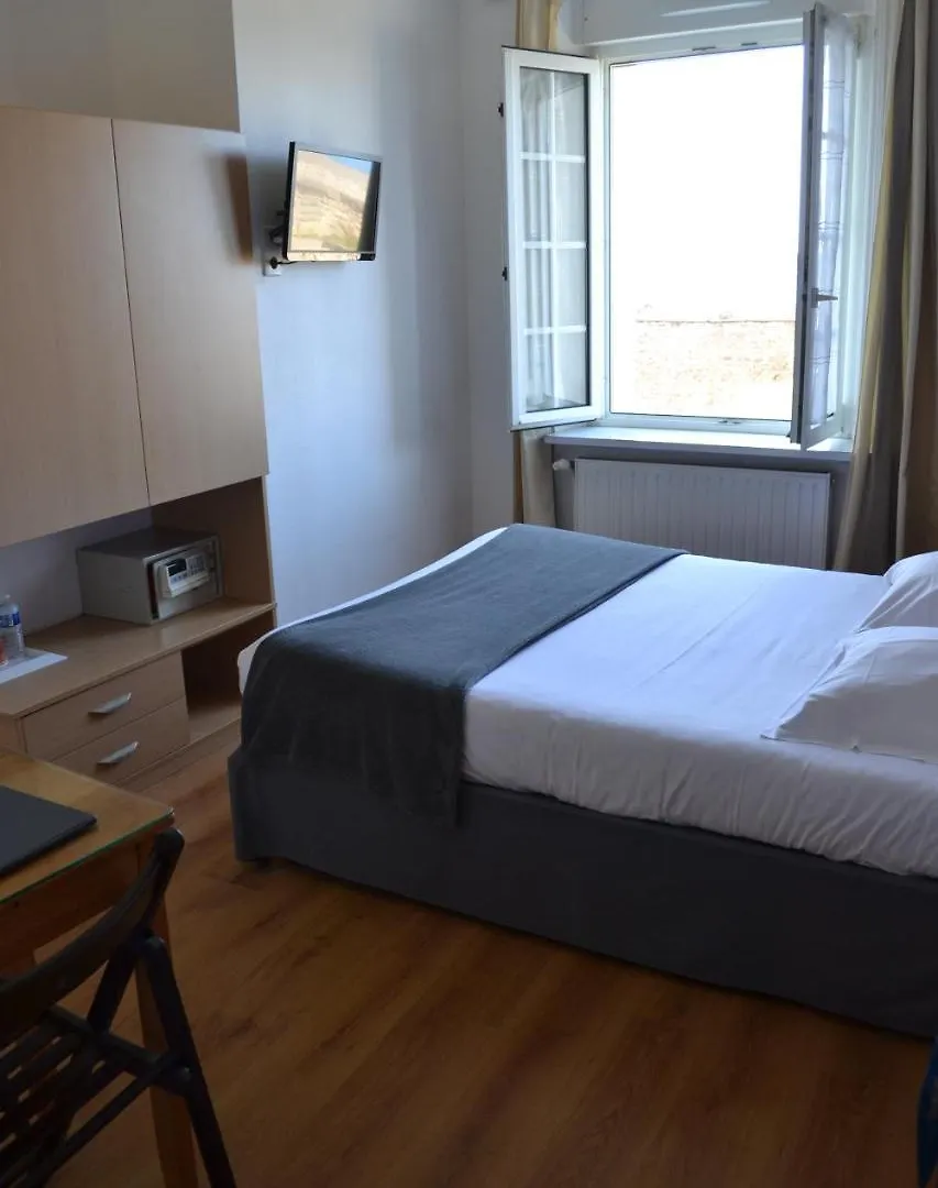 Hotel La Porte Saint Pierre-Logis Hotel Intra Muros 2*, Saint-Malo