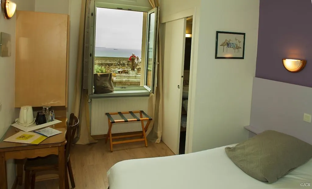 Hotel La Porte Saint Pierre-Logis Hotel Intra Muros 2*, Saint-Malo Francia